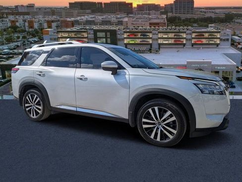 Used 2023 Nissan Pathfinder Platinum w/ Cargo Package image 1