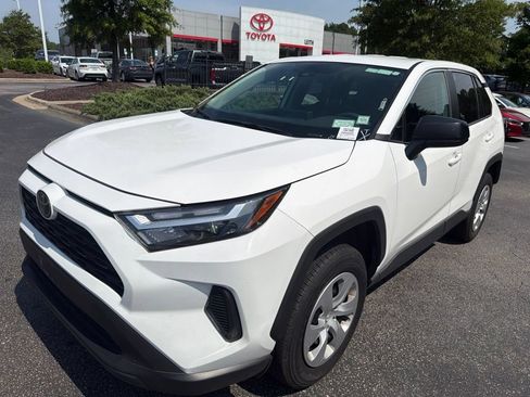 Used 2025 Toyota RAV4 LE AWD/4WD image 1