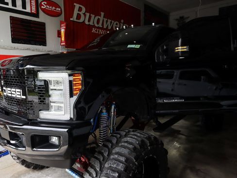 Used 2017 Ford F250 Platinum w/ Platinum Ultimate Package AWD/4WD image 36