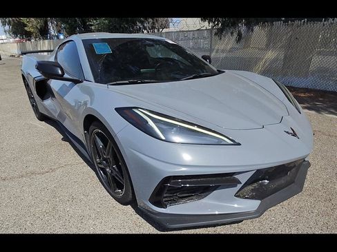 Used 2025 Chevrolet Corvette Stingray Preferred Cpe w/ Z51 Performance Package RWD image 2