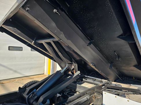 Used 2014 Ford F550 4x4 Regular Cab Super Duty image 3