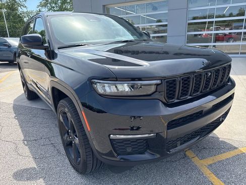 Used 2024 Jeep Grand Cherokee L Limited w/ Luxury Tech Group II AWD/4WD image 16