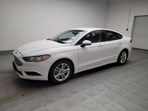 Used 2018 Ford Fusion SE w/ Fusion SE Technology Package FWD image 2