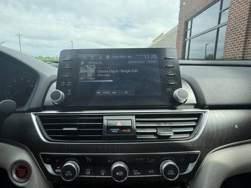 Used 2018 Honda Accord Touring image 24