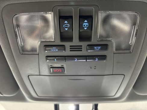 Used 2015 Toyota Highlander Limited image 16