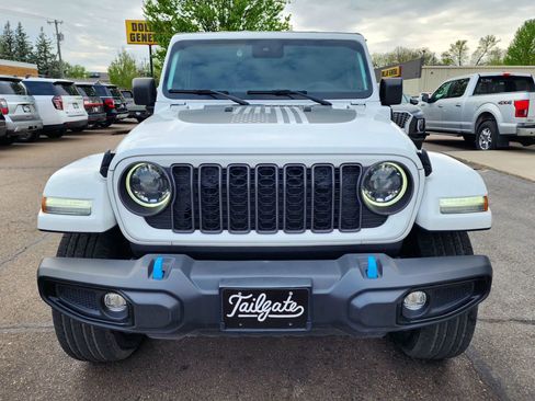 Used 2024 Jeep Wrangler Unlimited w/ Convenience Group AWD/4WD image 3