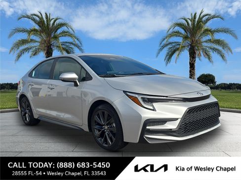 Used 2025 Toyota Corolla SE FWD image 1