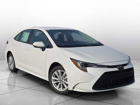 Used 2026 Toyota Corolla LE w/ LE Premium Package image 2