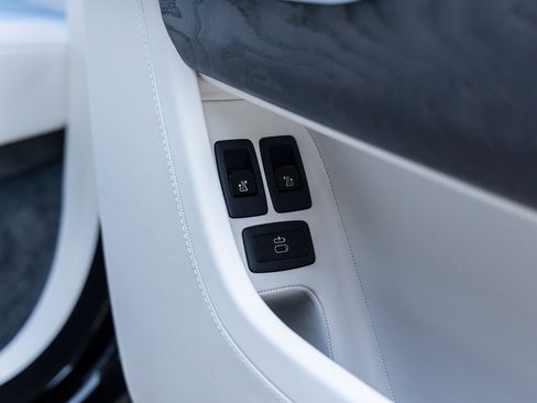 Used 2025 Rolls-Royce Cullinan image 44