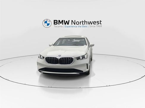 New 2026 BMW i5 eDrive40 AWD/4WD image 8