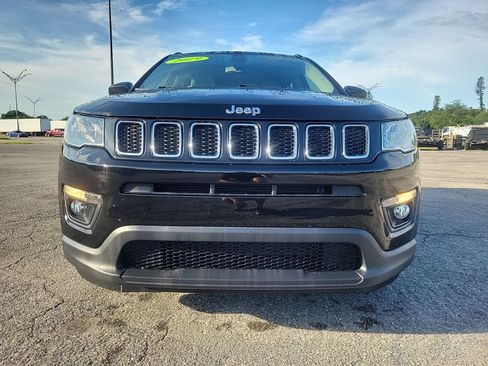 Used 2019 Jeep Compass Latitude FWD image 3