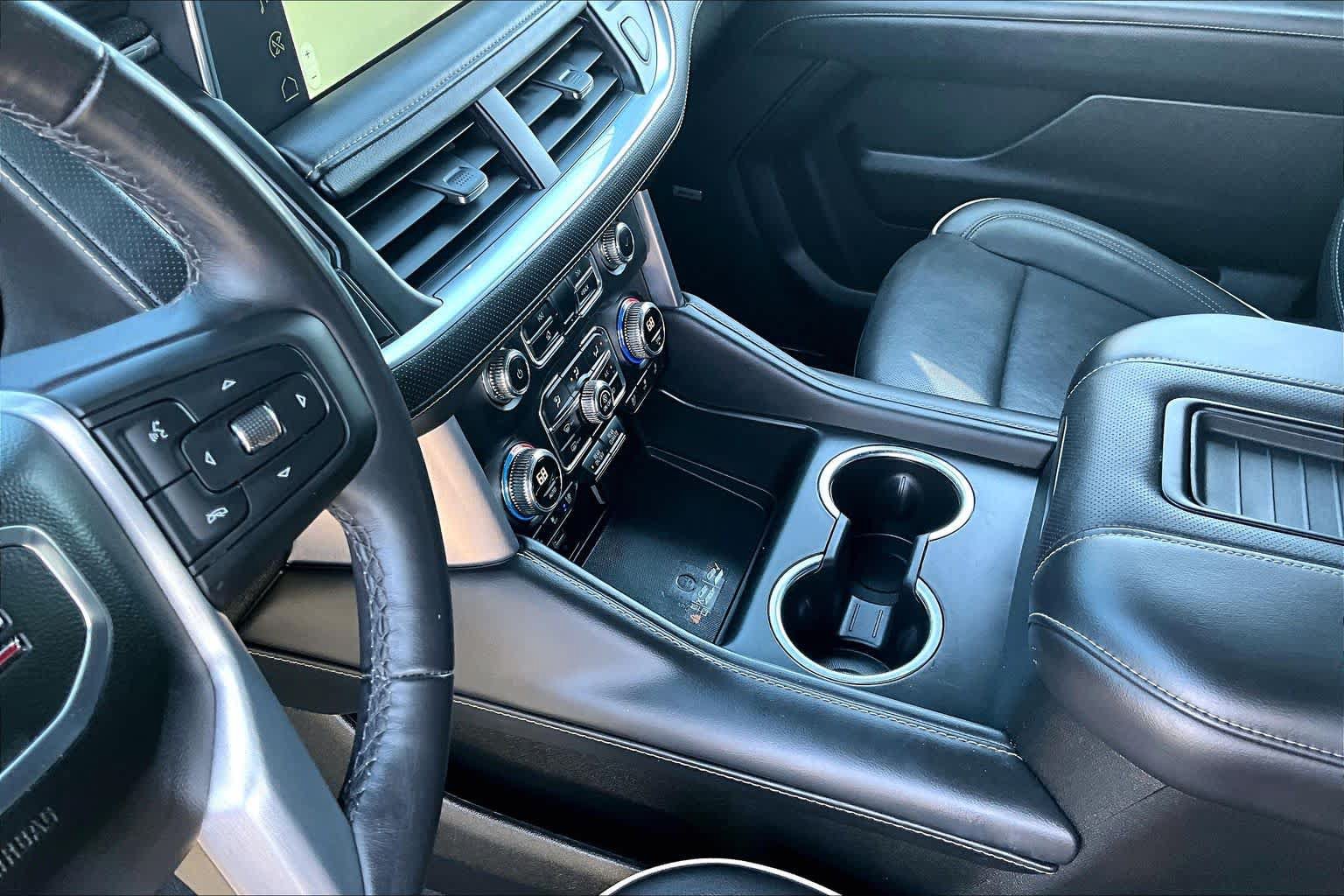 Used 2023 GMC Yukon SLT AWD/4WD image 16