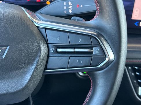 Used 2025 Chevrolet Suburban RST image 37