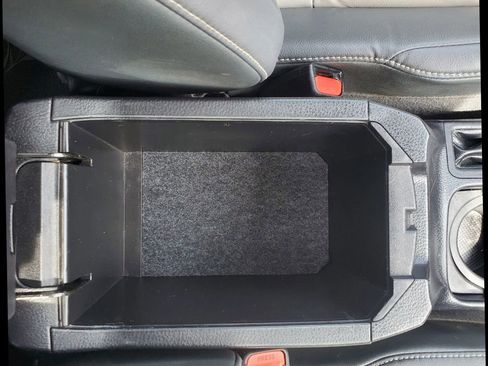 Used 2015 Toyota RAV4 Limited w/ Technology Package FWD image 40