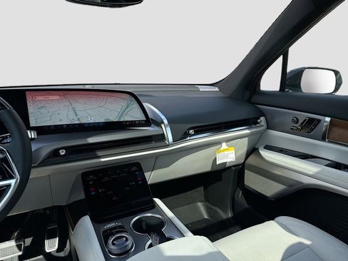 New 2026 Cadillac Vistiq Sport w/ LPO, Floor Liner Package image 24