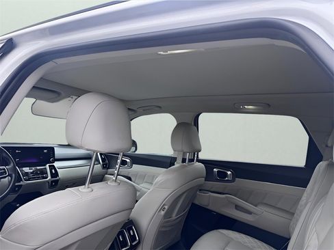 Used 2022 Kia Sorento SX image 12