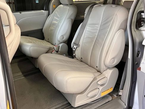 Used 2011 Toyota Sienna XLE image 16
