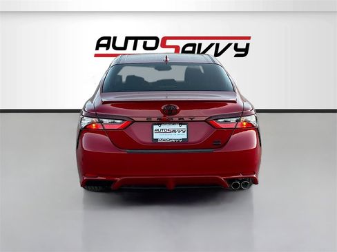Used 2022 Toyota Camry SE image 6