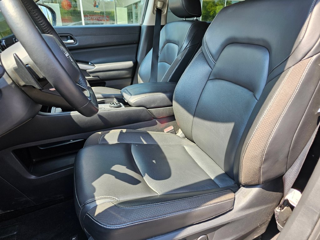 Used 2025 Nissan Pathfinder SL w/ SL Premium Package AWD/4WD image 24