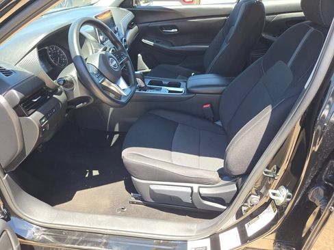 Used 2025 Nissan Sentra SV FWD image 11