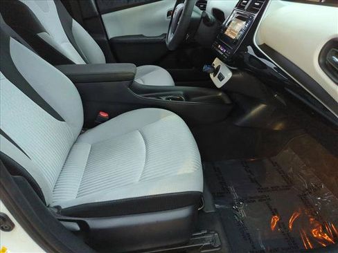 Used 2016 Toyota Prius Two image 19