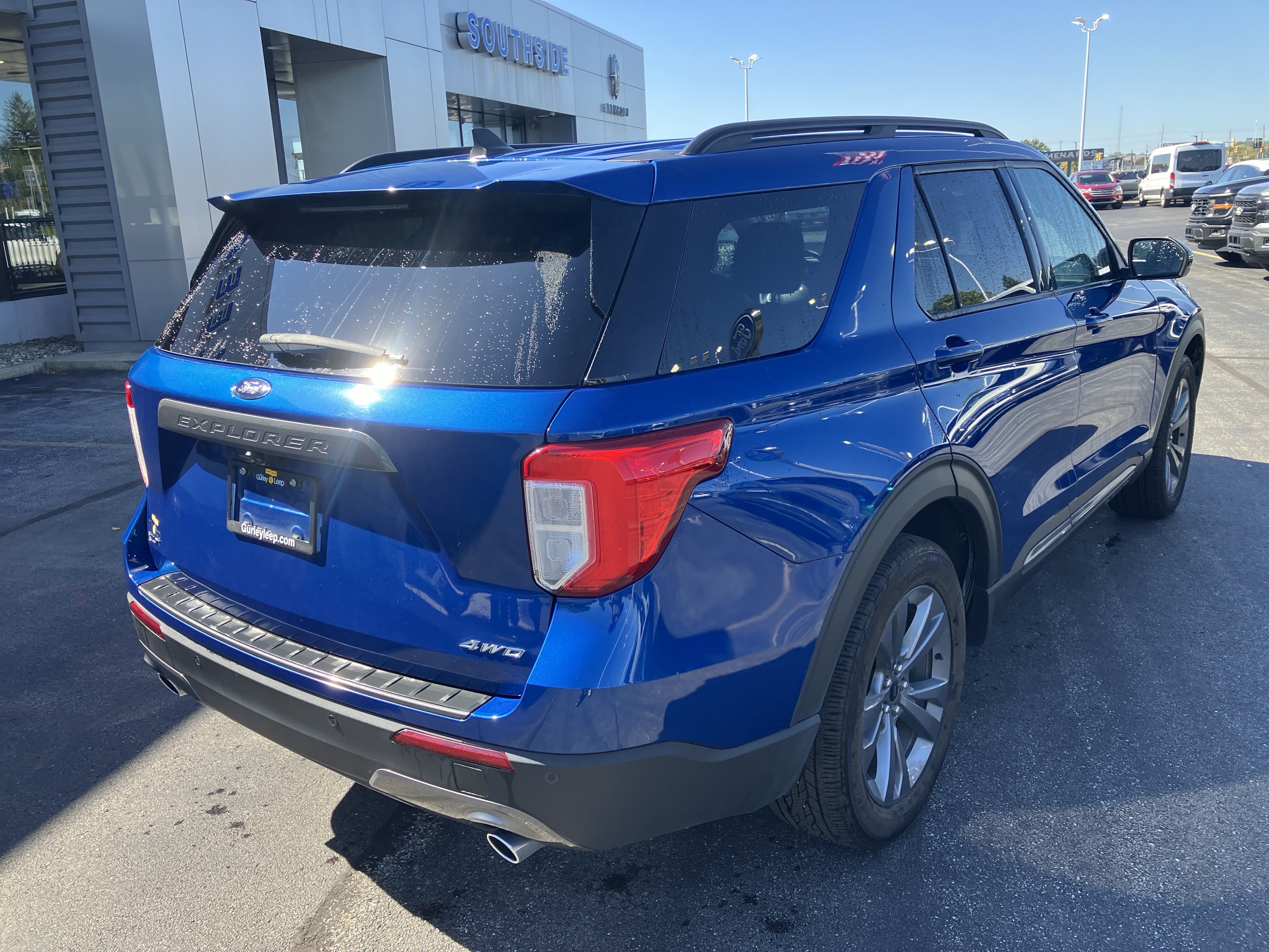 Used 2022 Ford Explorer XLT w/ Equipment Group 202A AWD/4WD image 7