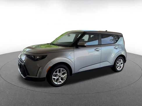 Used 2025 Kia Soul LX w/ LX Technology Package FWD image 7