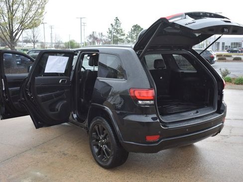 Used 2017 Jeep Grand Cherokee Altitude image 17