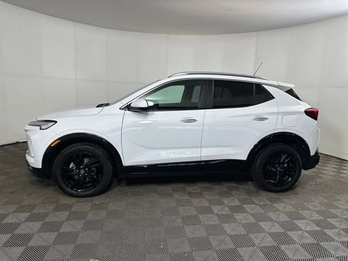 Used 2024 Buick Encore GX Sport Touring image 6