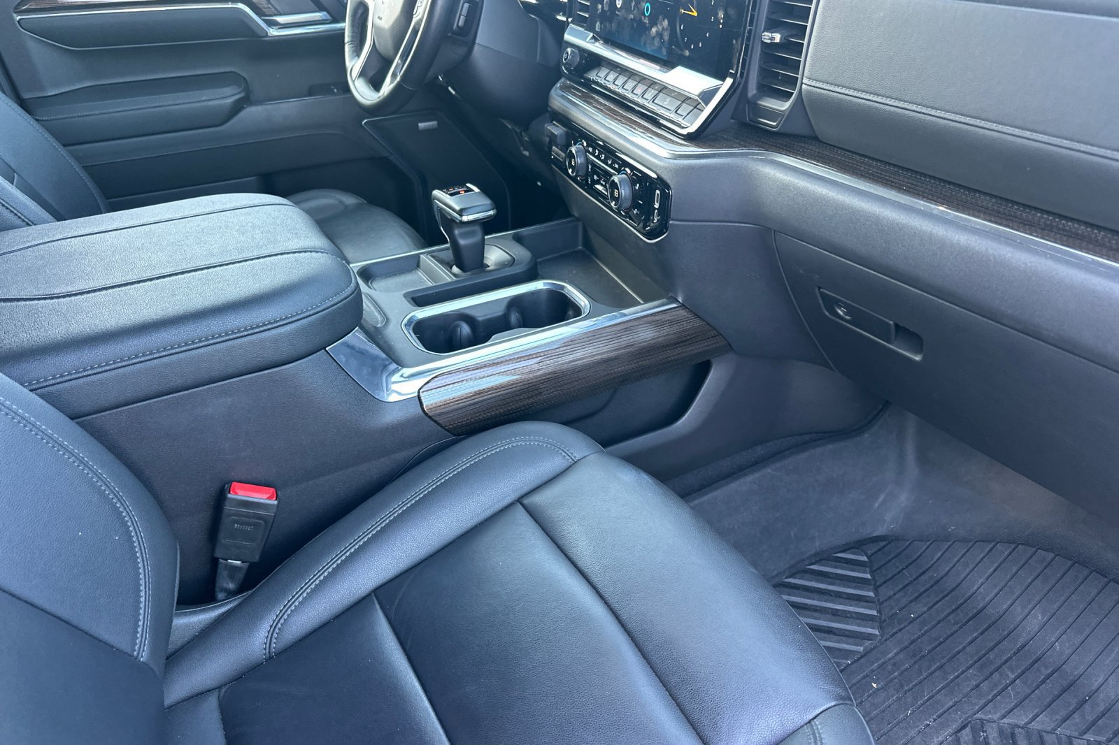Used 2024 Chevrolet Silverado 1500 LT Trail Boss w/ Convenience Package II AWD/4WD image 19
