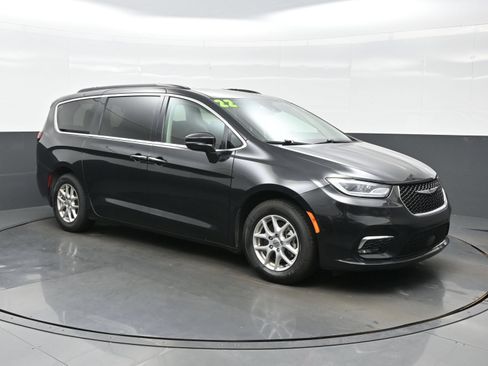 Used 2022 Chrysler Pacifica Touring-L FWD image 8