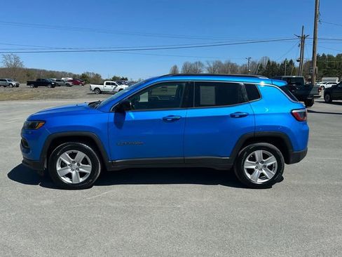 Used 2022 Jeep Compass Latitude w/ Convenience Group AWD/4WD image 2