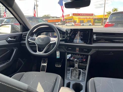 Used 2025 Volkswagen Jetta Sport image 13