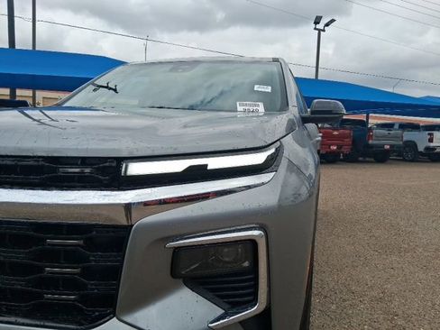 New 2026 Chevrolet Traverse LT w/ Driver Confidence Package FWD image 3
