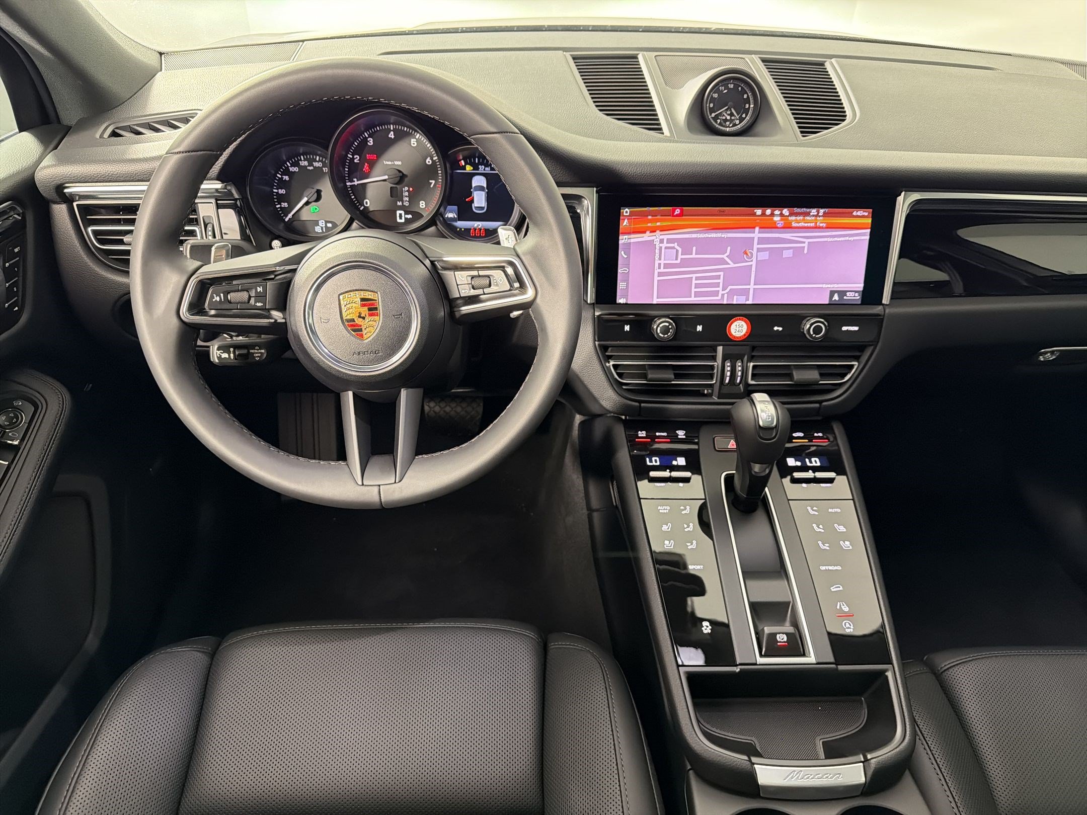 Used 2026 Porsche Macan AWD/4WD image 27
