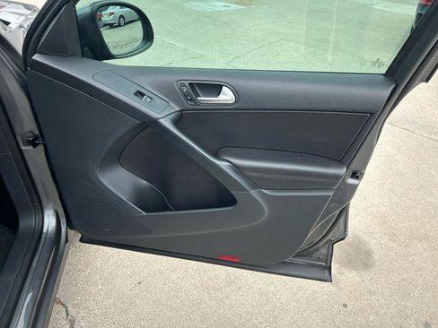 Used 2016 Volkswagen Tiguan SE image 15