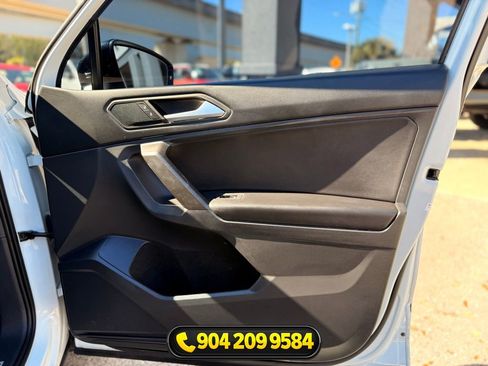 Used 2021 Volkswagen Tiguan SE FWD image 39
