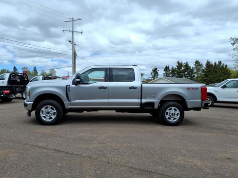 Used 2024 Ford F250 XLT w/ FX4 Off-Road Package AWD/4WD image 3