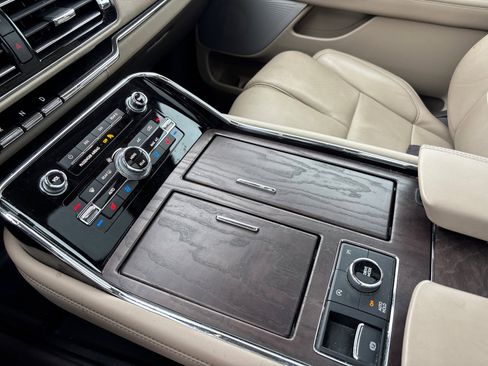 Certified 2023 Lincoln Navigator Reserve AWD/4WD image 22