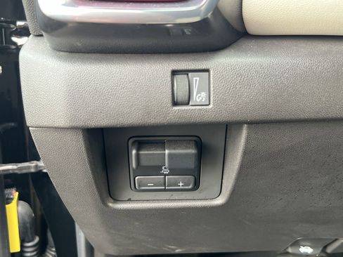 Used 2023 GMC Canyon AT4X image 16