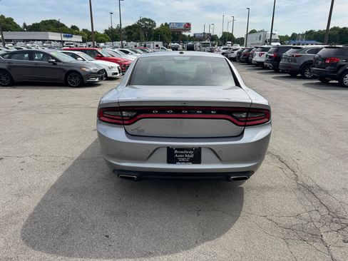 Used 2018 Dodge Charger SXT RWD image 4