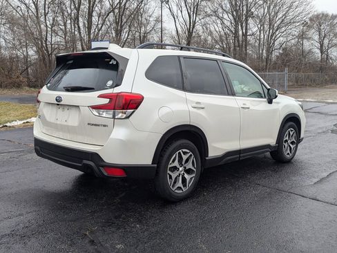 Used 2019 Subaru Forester Premium image 7