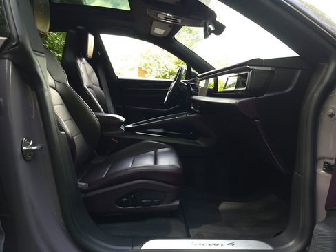 Used 2024 Porsche Macan 4 Electric AWD/4WD image 22