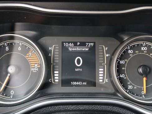 Used 2019 Jeep Cherokee Latitude Plus w/ Cold Weather Group AWD/4WD image 11