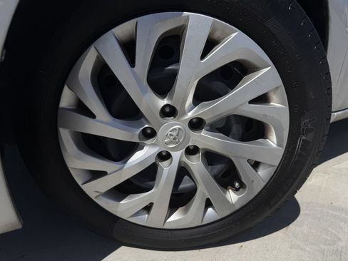 Used 2018 Toyota Corolla LE FWD image 9