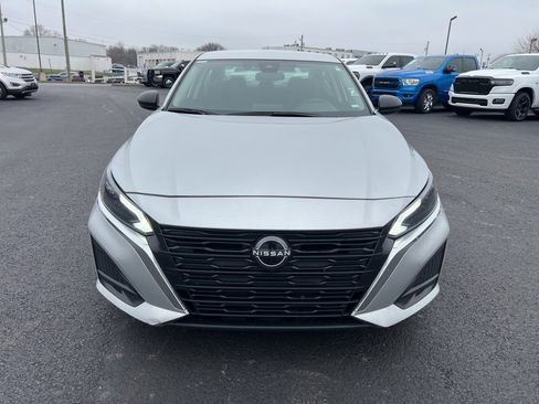 Used 2024 Nissan Altima 2.5 SV image 2