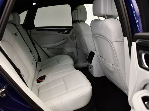 Certified 2025 Porsche Macan image 55