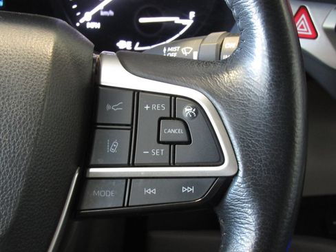 Used 2024 Toyota Sienna XLE FWD image 28