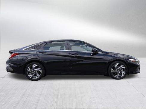 Used 2024 Hyundai Elantra Limited FWD image 7