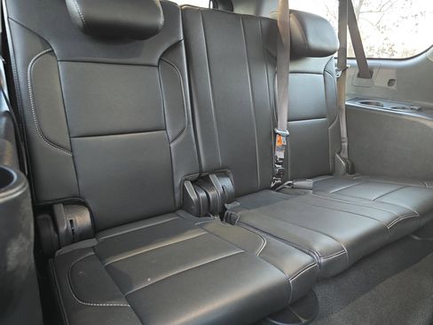 Used 2019 Chevrolet Suburban LT image 12